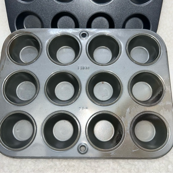 2 Mini cupcake pans with 200 paper liners Ekco & no brand pan 10" x 7.75" used - Picture 4 of 12